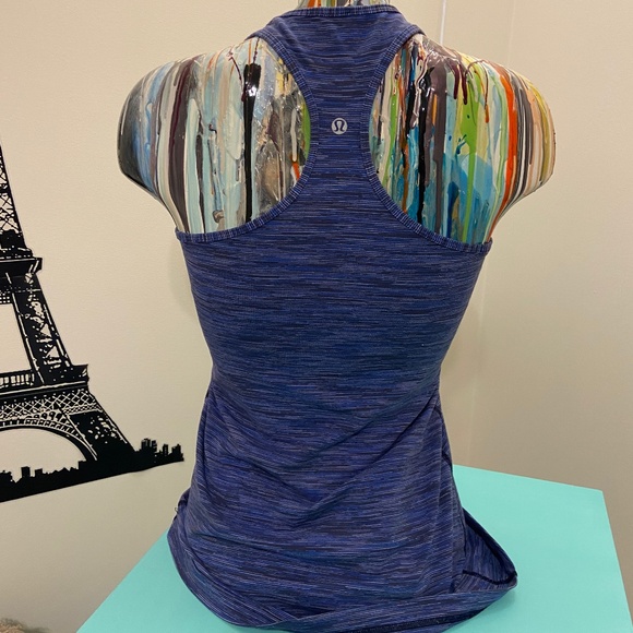 2 LuluLemon Racer Back Tanks Size 8 - Picture 4 of 9